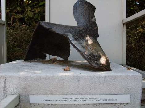 Monumento alle vittime civili della provincia di Reggio Emilia, commemorazione dei bombardamenti del 1944-1945.