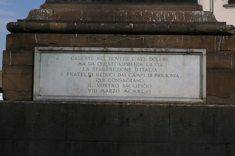 Obelisco ai caduti, monumento commemorativo dedicato ai sacrifici dei soldati italiani.