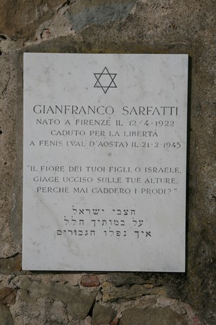Sepolcro di Sarfatti: monumento commemorativo a Gianfranco Sarfatti, caduto per la libertà nel 1945.