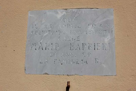 Lapide commemorativa dedicata a Mario Barbieri, caduto il 28 aprile 1943.