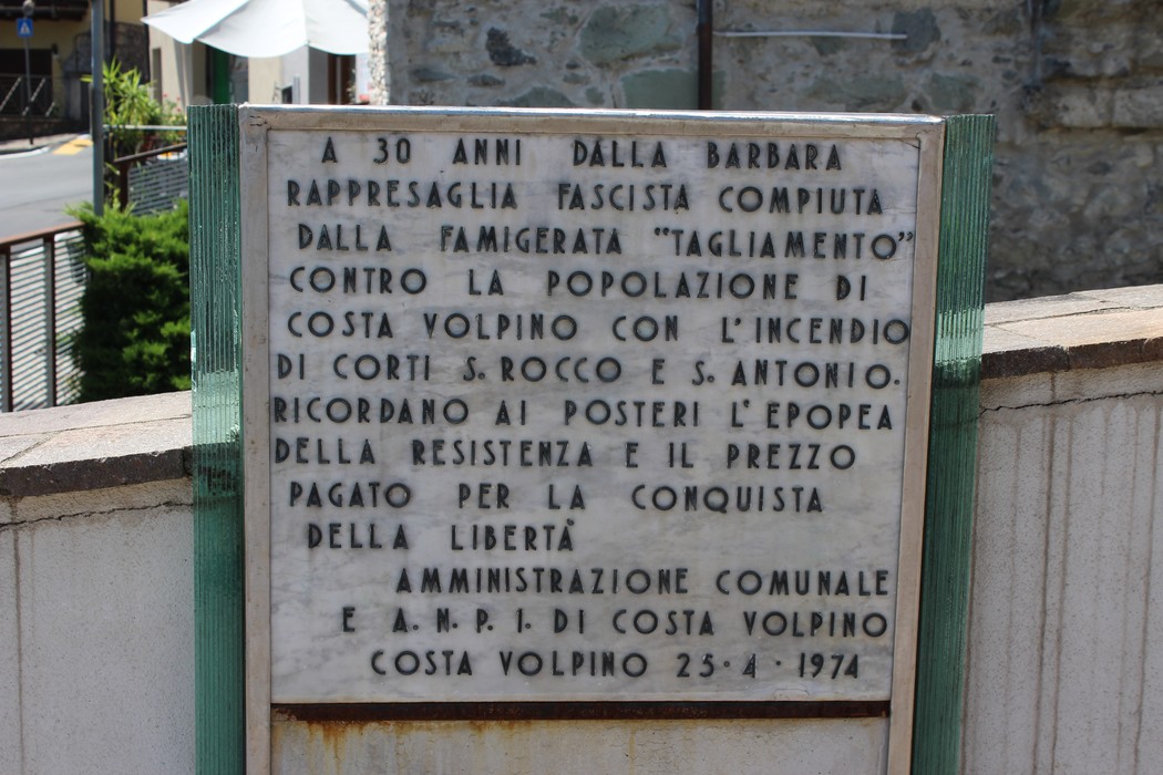 Monumento a ricordo dell'incendio di Corti, Comune di Costa Volpino (BG), foto 2