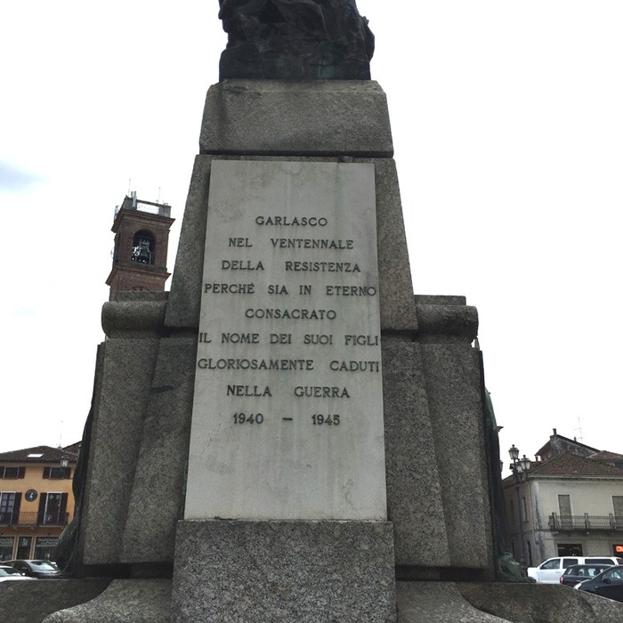 Monumento ai caduti di Garlasco, dedicato ai soldati gloriosamente caduti nella guerra 1940-1945.