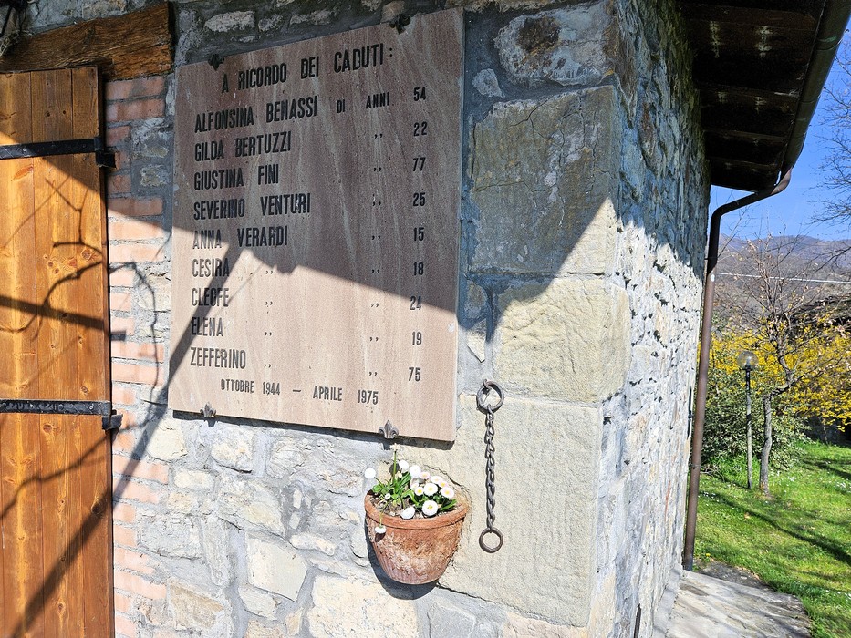 Lapide ai Caduti della strage di Predellino, Comune di Castel d'Aiano (BO), foto 2