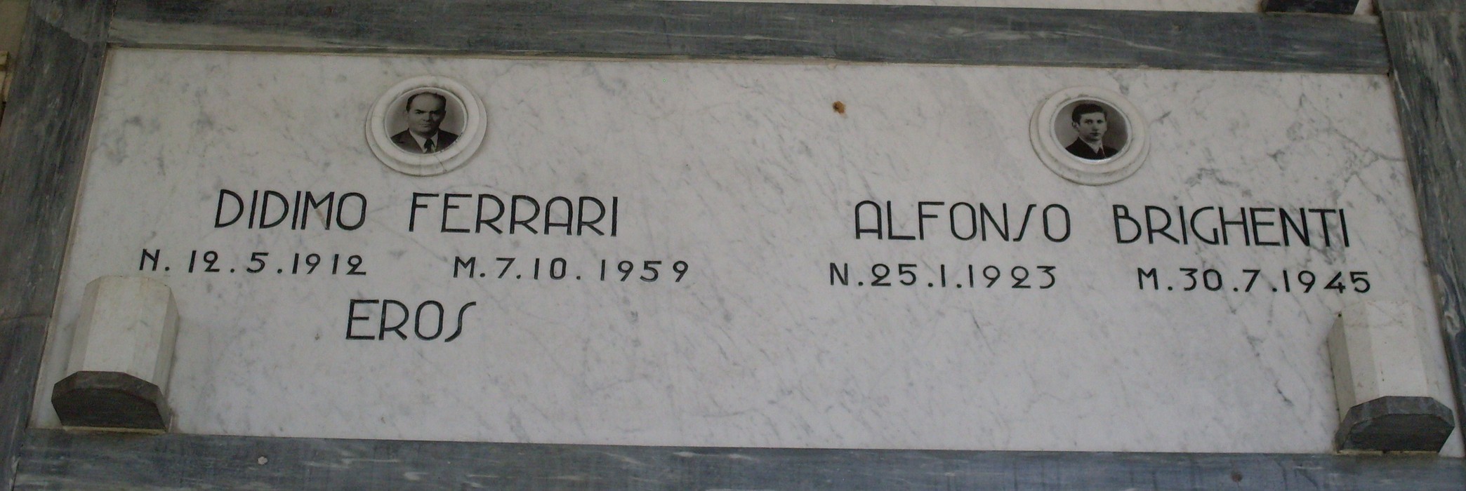 Sacrario dei caduti di Campegine, commemorazione dei soldati locali con nomi incisi su marmo.