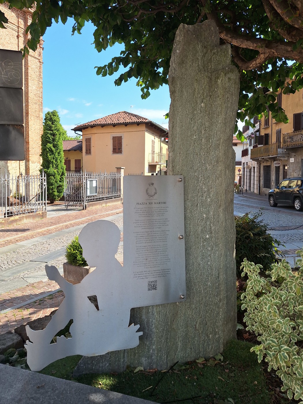 Cippo ai XII Martiri, Comune di Druento (TO), foto 1
