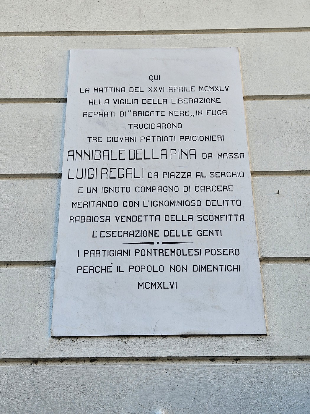 Lapide commemorativa dedicata ai patrioti Annibale Della Pina, Luigi Regali e Caruso.