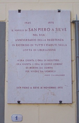 Lapide commemorativa del trentennale della Resistenza a San Piero a Sieve, inaugurata nel 1975.