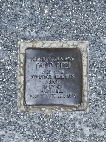 Pietra d'inciampo dedicata a Paolo Rizzi, vittima della persecuzione durante la Seconda Guerra Mondiale.